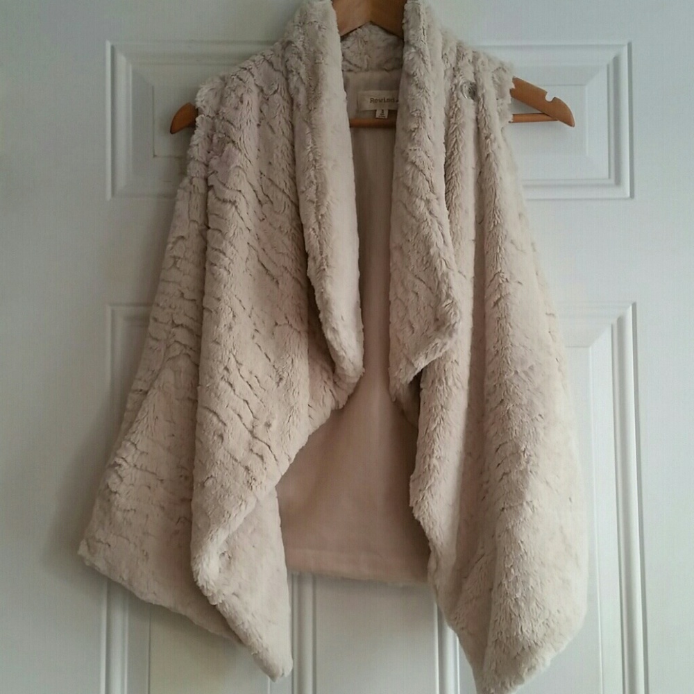 Soft,cozy vest - Picture 1 of 8
